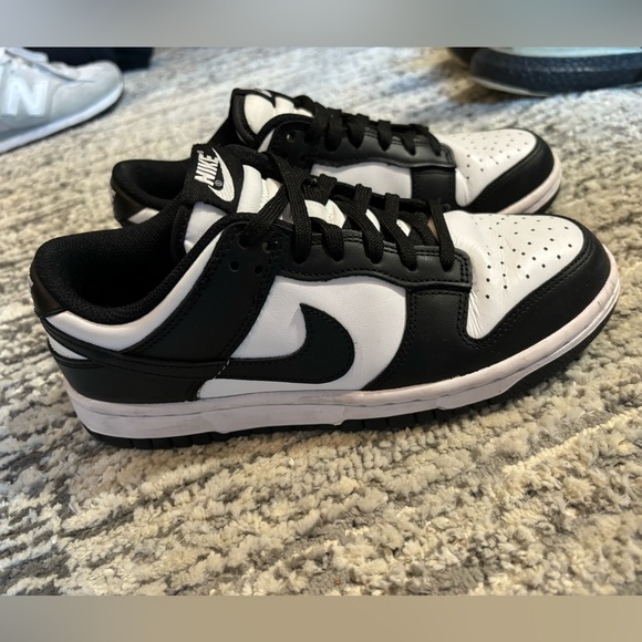 Nike Panda dunks - Picture 2 of 4